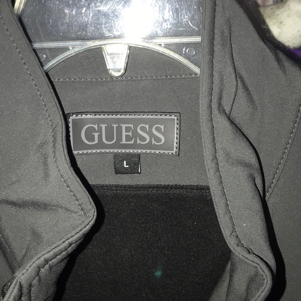 GUESS - Picture 2 of 4